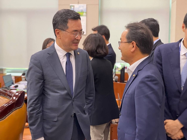 세종지방법원 설치법 법사위 소위 통과 직후 소병철 소위원장과 인사