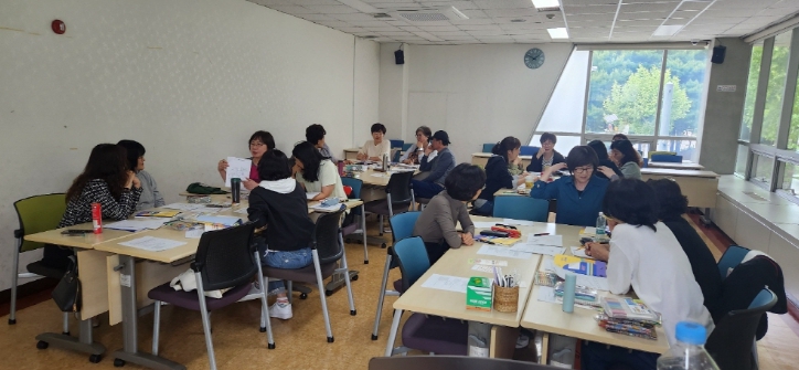‘그림책을 활용한 치매예방교실’운영