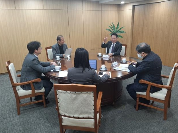 평가단과 심층인터뷰 하는 인천광역시장