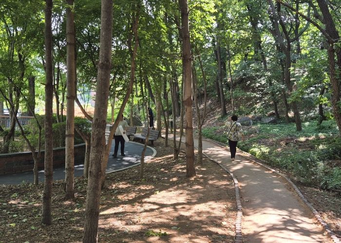 남동구, 맨발 산책로 15개소 운영…주민 만족도 높아