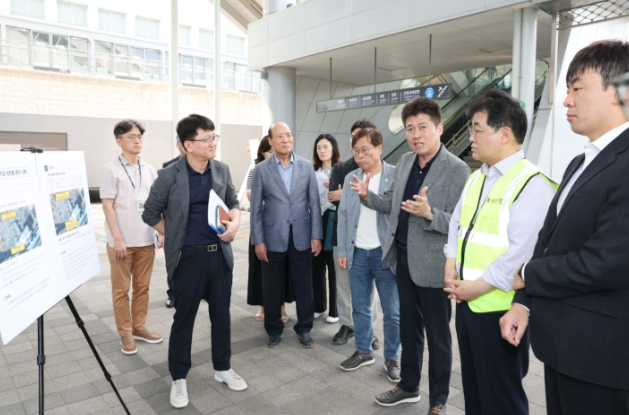 현장점검 나선 김정헌 구청장